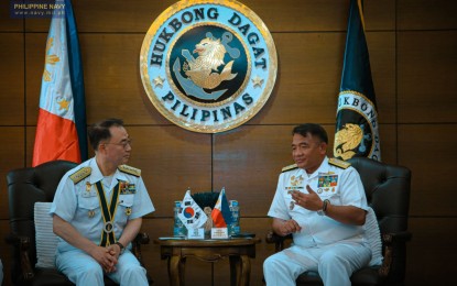 <p><strong>STRONG PARTNERSHIP.</strong> Philippine Navy (PN) Chief, Vice Adm. Toribio Adaci Jr. (right), meets with Republic of Korea Navy (ROKN) chief of naval operations, Adm. Lee Jong-Ho, at the PN headquarters in Manila on Tuesday (May 23, 2023). Adaci thanked the ROKN for its role in the PN's modernization program, particularly in the manufacture of frigates, corvettes, and offshore patrol vessels. <em>(Photo courtesy of the Philippine Navy)</em></p>