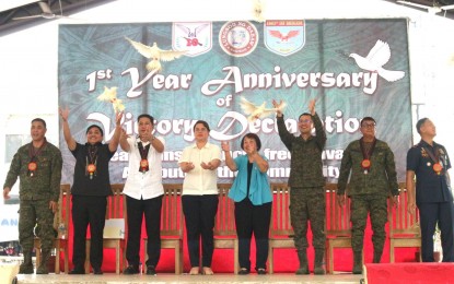 <p><strong>SIGN OF PEACE.</strong> Vice President Sara Z. Duterte (4th from left), together with local and Armed Forces of the Philippines officials, release doves on Wednesday (May 24, 2023) to commemorate the first anniversary of the declaration of Davao City as insurgency-free. Davao City was declared as insurgency-free on March 24, 2022 after decades of fighting communist rebels in the hinterland villages. <em>(PNA photo by Robinson Niñal)</em></p>
