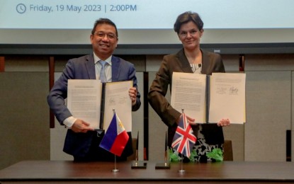 <div dir="auto">ACTION PLAN. Trade Undersecretary Ceferino Rodolfo (left) and British Ambassador Laure Beaufils (right) issue a joint statement following the 4th Philippines-United Kingdom Economic Dialogue in Makati City on May 19, 2023. During the dialogue, the two parties said they will develop an action plan to boost trade, investments and economic partnership. (Photo courtesy of DTI and British Embassy)</div>