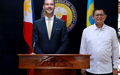 <p>Swedish Minister for International Development Cooperation and Foreign Trade Johan Forssell (left) and DND acting undersecretary Angelito M. de Leon (right)<em> (Photo courtesy of DND)</em></p>
