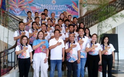 <p><strong>MASSKARA IN AMERICA</strong>. The US-bound Bacolod City Masskara Festival dancers with Mayor Alfredo Abelardo Benitez (3rd from left), Councilors Em Ang (2nd from left) and Jason Villarosa (3rd from right), Local Economic and Investment Promotions Officer-designate Jonah Javier (left), Granada village head Alfredo Talimodao (4th from right) and chief tourism operations officer Maria Teresa Manalili (2nd from right) during a press conference at the Government Center lobby on Friday (May 26, 2023). The dancers will perform at the 125th Philippine Independence Anniversary Commemoration Parade on June 4 in New York City and at the 3rd Masskara Festival in Long Beach, California on June 11.<em> (PNA photo by Nanette L. Guadalquiver)</em></p>