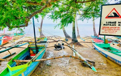 <p><strong>SAFETY.</strong> Fishing boats in the coastal Municipality of Libertad seek shelter in anticipation of strong winds and big waves due to Typhoon Betty on May 29, 2023. Antique Governor Rhodora J. Cadiao said classes and work had been suspended half-day on Monday (May 29, 2023). (<em>PNA photo courtesy of Libertad MDRRMO</em>)</p>