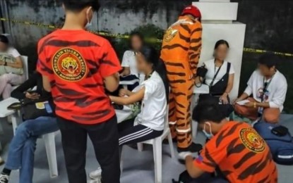 <p><strong>EMERGENCY RESPONSE</strong>. Emergency medical responders monitor the vital signs of students of the Bacolod City College who fell ill after inhaling colored smoke during a Physical Education performance task on Monday afternoon (May 29, 2023). At least 20 students were given first aid treatment, of which seven were brought to medical facilities, but were already in stable condition on Tuesday (May 30). (<em>Photo courtesy of Mountain Tigers Search and Rescue Bacolod</em>)</p>