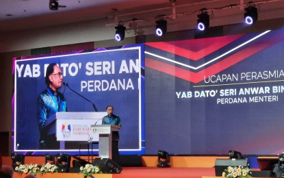 <p><strong>TALKING TO THE MEDIA</strong>. Malaysian Prime Minister Anwar Ibrahim addresses more than 1,000 journalists during a ceremony for the three-day celebration of National Journalists' Day 2023 or Hari Wartawan Nasional at Hotel Casuarina in Ipoh, Perak in Malaysia on Sunday (May 28, 2023). The date May 29 is National Journalists Day in connection with the publication of the first edition of the Malay newspaper, Utusan Melayu, in 1939. <em>(PNA photo)</em></p>