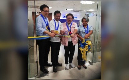 <p><strong>INAUGURATION</strong>. Pag-IBIG Fund opens a bigger office in order to serve more clients at Robinsons Place Antique in San Jose de Buenavista on Tuesday (May 30, 2023). The ribbon-cutting ceremony was graced by (from left) Board of Trustees’ Cornelio Aldon, Antique Vice Governor Edgar Denosta, Antique Gov. Rhodora Cadiao, and Pag-IBIG Fund chief executive officer Marilene Acosta. (<em>PNA photo by Annabel Consuelo J. Petinglay</em>)</p>