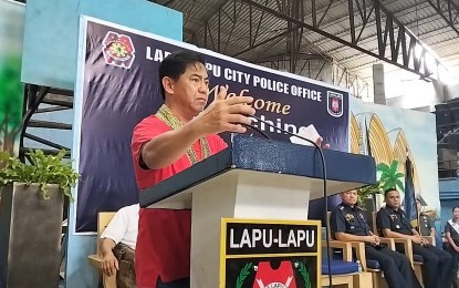 <p><strong>JOBS FOR SURRENDERERS</strong>. Mayor Junard Chan speaks before drug surrenderers who signed up for the Community of Peace Alay Trabaho, Iwas Droga (COPatid) Program launched on Thursday (June 1, 2023) in Lapu-Lapu City. The program will give drug surrenderers a chance to land a job or get a livelihood so that they will no longer go back to their usual activities. <em>(Contributed photo)</em></p>
