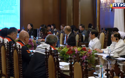 <p><strong>DIGITAL TRANSACTIONS.</strong> President Ferdinand R. Marcos Jr. on Friday (June 1, 2023) meets with the Private Sector Advisory Council’s (PSAC) Digital Infrastructure Cluster at the State Dining Room of Malacañan Palace in Manila. During the meeting, Marcos stressed the need to promote digital financial literacy among the public. <em>(Screenshot from Radio Television Malacañang)</em></p>