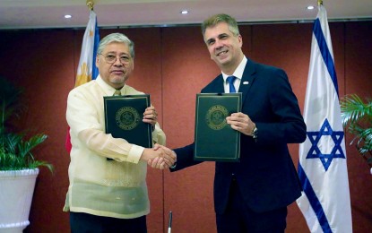 <p><strong>HISTORIC VISIT.</strong> Israeli Foreign Minister Eli Cohen (right) shakes hands with Foreign Affairs Secretary Enrique Manalo during their bilateral meeting at the Manila Hotel on Monday (June 5, 2023). Cohen, the first Israeli foreign minister to visit the Philippines since 1967, also led a wreath-laying ceremony at the Dr. Jose Rizal Monument this afternoon.<em> (PNA photos by Avito Dalan)</em></p>