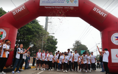 <p><strong>ASIAD FUN RUN.</strong> Philippine Olympic Committee president Abraham “Bambol” Tolentino (left) and Hangzhou Asian Games Organizing Committee HR Director Chen Qiufang flag off the runners during the Hangzhou Asian Games Fun Run in Tagaytay City on Sunday (June 4, 2023). More than 500 runners participated in the ceremonial campaign aimed to promote the games to be held in Hangzhou, China from Sept. 23 to Oct. 8 this year. <em>(Photo courtesy of POC)</em></p>
