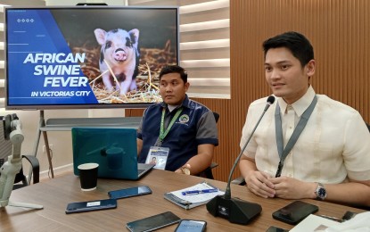 <p><strong>ASF UPDATE</strong>. Victorias City Mayor Javier Miguel Benitez (right), with City Veterinarian John Michael Cabuguason, reports on the African swine fever cases detected in the city, in a press conference at the City Hall on Tuesday afternoon (June 6, 2023). A total of nine cases were reported, including seven detected from pigs in the slaughterhouse of the Victorias Foods Corporation. <em>(PNA photo by Nanette L. Guadalquiver)</em></p>