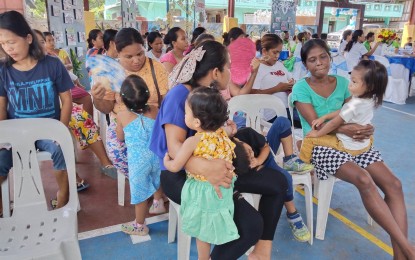 <p><strong>FEEDING</strong>. Some children and their mothers in Villareal, Samar in this June 6, 2023 photo. At least four remote villages in this town will benefit from complementary feeding intended for malnourished children through an intervention introduced by the Department of Science and Technology. (<em>PNA photo by Sarwell Meniano</em>)</p>
<p> </p>