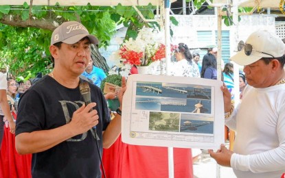 <p><strong>OLANGO BRIDGE.</strong> Mayor Junard Chan shows the construction plan for the PHP300-million Olango Island Group Bridge Project at a press conference Wednesday (June 7, 2023). His wife, Lapu-Lapu City Lone District Rep. Cindi King-Chan announced the start of phase 1 of the project that will connect Olango to Pangan-an, an island village known for its seafood and white beaches. <em>(Photo courtesy of Lapu-Lapu City PIO)</em></p>