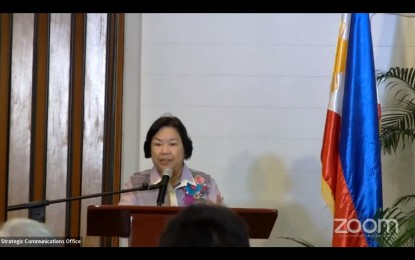 <p>Reintegration program. As the country celebrates the 28th National Migrant Workers’ Day, Migrant Workers Secretary Susan Ople said the Department of Migrant Workers (DMW) has prepared a full cycle of reintegration services for overseas Filipino workers (OFWs).  On Wednesday (June 7) DMW  forged several agreements to help returning OFWs start anew if ever they decide to finally come back home.  <em>(Screengrabbed photo from DMW)</em></p>