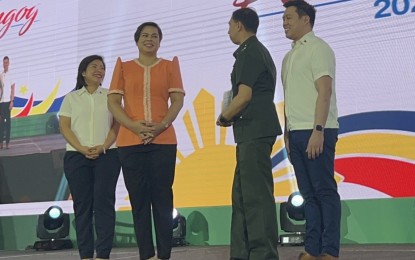 <p><strong>HONORED.</strong> Vice President Sara Z. Duterte (second from left) awarded the Visayas Command (VisCom) for its disaster response operations in a ceremony in Pasay City on Monday (June 5, 2023). Viscom chief, Lt. Gen. Benedict Arevalo (second from right) received the award. (<em>Photo courtesy of Viscom PIO</em>)</p>