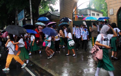 <p><strong>RAINY WEDNESDAY.</strong> Armed with umbrella, students of Quezon City High School on Scout Ybardolaza Street brave the rain on Wednesday (June 7, 2023) as they leave the school. Tropical storm Chedeng is enhancing the southwest monsoon (<em>habagat</em>) that brings rain showers in some parts of the country, according to the weather bureau. <em>(PNA photo by Robert Oswald P. Alfiler)</em></p>