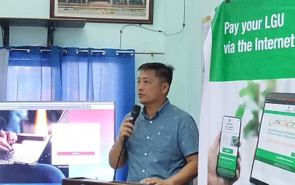 <p><strong>ONLINE SERVICES</strong>. Mayor Noel Anthony Geslani of Malasiqui town, Pangasinan delivers his message during the launching of the local government unit's online service system on Thursday (June 8, 2023). The system will cater to business permits, real property taxes, and payments. <em>(Photo by Hilda Austria)</em></p>