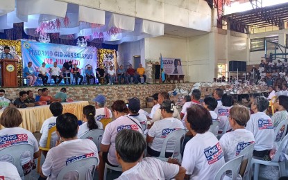 <p><strong>ASSISTANCE</strong>. Families displaced by Tropical Storm Agaton in Banate town, Iloilo province receive assistance from the Department of Social Welfare and Development at the municipal gymnasium on Wednesday (June 7, 2023). The Assistance to Individuals in Crisis Situations held a series of payouts this week for 6,999 families affected by the tropical cyclone last year. <em>(PNA photo by PGLena)</em></p>