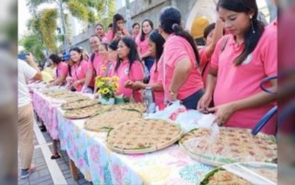 <p><strong>KANKANEN FESTIVAL</strong>. Some of the 511 bilao of kankanen (native rice cakes) before these were distributed to the residents and attendees of the Kankanen Festival 2023 in Asingan town, Pangasinan on Friday (June 9, 2023). A total of 2,044 kilograms of glutinous rice were used for the festival that aims to celebrate the livelihood of the people and promote their products. <em>(Photo by Hilda Martin Austria)</em></p>