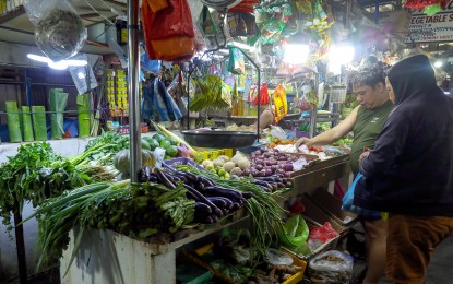 <p><strong>WITHIN-TARGET RATE</strong>. Bangko Sentral ng Pilipinas Deputy Governor Francisco Dakila Jr. said inflation rate is still expected to decelerate to within the government’s 2 percent to 4 percent target by the last quarter of 2023 even after an uptick in August to 5.3 percent. In his presentation at the Philippine Economic Briefing in Dubai, United Arab Emirates on Tuesday (Sept. 12, 2023), he said core inflation, which excludes volatile food and oil items, continue to decelerate, with the August level down to 6.1 percent from 6.7 percent the previous month. <em>(PNA file photo)</em></p>