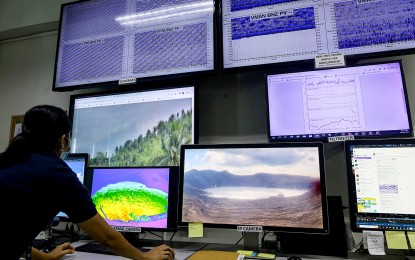 <p><strong>CLOSE WATCH</strong>. A specialist of the Philippine Institute of Volcanology and Seismology in Quezon City monitors Taal and Mayon volcanoes on June 9, 2023. Funding for Phivolcs' modernization plans and filed bills commenced at the Senate on Friday (Dec. 1). <em>(PNA photo by Joan Bondoc) </em></p>