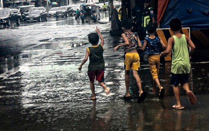 Rainy Independence Day rites across PH due to ‘habagat’