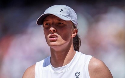 Swiatek beats Muchova, wins French Open women's crown