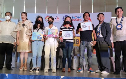 <p><strong>HIRED ON THE SPOT.</strong> Four of the 35 hired on the spot as of noontime on Monday (June 12, 2023) proudly pose with Lucena City officials during the Araw ng Kalayaan Job Fair at SM City Lucena. They were joined by (from left) Special Adviser to the Mayor, lawyer Euclides Forbes, DOLE-Quezon Provincial Officer Edwin Hernandez, City Councilor Beth Sio, City PESO Manager Cristina Encina (right) and City Administrator Anacleto Alcala Jr. (second from right) <em>(Photo by Belinda Otordoz)</em></p>