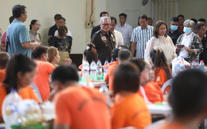 <div dir="auto">
<div dir="auto"><strong>POLICY REVIEW</strong>. Bureau of Corrections Director General Gregorio Catapang Jr. (center) joins the nation in celebrating the country’s 125th Independence Day, even inside the New Bilibid Prison in Muntinlupa City in this photo taken on June 12, 2023. BuCor is now reviewing its policies after the escape of an inmate last Aug. 15. <em>(PNA photo by Avito Dalan)</em></div>
</div>
<div class="yj6qo ajU"><em> </em></div>