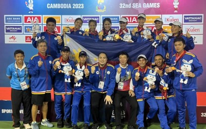 <p>A group photo of the Philippine soft tennis team during the Cambodia SEA Games in Phnom Penh, Cambodia in May.<em> (Contributed photo)</em></p>