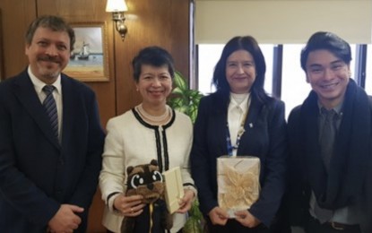 <p><strong>TIE-UP.</strong> Philippine Ambassador to Chile Celeste Vinzon-Balatbat (2nd from left) poses for a photo with SUBPESCA Undersecretary Julio Salas (left), SERNAPESCA National Director Maria Soledad Tapia (2nd from right), and First Secretary & Consul Dennis John Briones. The Philippines and Chile are working to craft an agreement that would foster scientific and technical exchanges on aquaculture and fisheries, the Department of Foreign Affairs said. <em>(Photo courtesy of the Philippine Embassy in Santiago)</em></p>