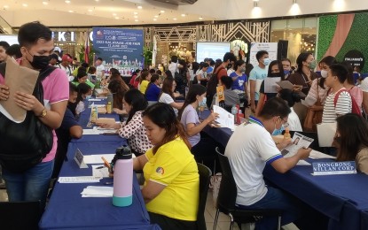 <p><strong>JOB FAIR</strong>. Job seekers in Bacolod City and Negros Occidental apply for work at the Department of Labor and Employment Kalayaan Job Fair held at SM City Bacolod on Monday (June 12, 2023). Some 288 applicants for local employment and one for an overseas job were during the job fair. <em>(PNA photo by Nanette L. Guadalquiver)</em></p>