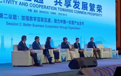 <p><strong>FIGHT FAKE NEWS</strong>. Manila Times columnist Charlie Manalo (3rd from right) joins other panelists in discussing digitalization as a tool for a better business cooperation during the ASEAN-Wenzhou Economic and Trade Cooperation Promotion Conference at the Shangri-La Hotel in Wenzhou City, Zhejiang Province, China on Monday (June 12, 2023). Manalo advocated the use of digital transformation to combat fake news and foster peace, understanding and cooperation. <em>(PNA photo by John Rey Saavedra)</em></p>