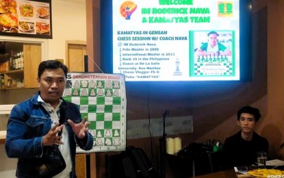 <p><strong>CHESS SESSION.</strong> International Master Roderick Nava (left) gives pointers during a seminar in General Santos City last week. Nava is one of the founders of Kamatyas Chess Club, which will hold a rapid invitational tournament in Koronadal City, South Cotabato province on June 17, 2023. <em>(Contributed photo)</em></p>