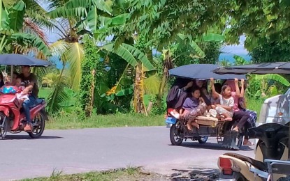 <p><strong>FLEEING THE CLASH SITE.</strong> Civilians, mostly women and children, moved to safer areas as Moro Islamic Liberation Front (MILF) fighters start shooting each other on the border of Datu Saudi Ampatuan and Shariff Saydona Mustapha towns in Maguindanao del Sur on Tuesday (June 20, 2023). Initial police reports indicate that at least three MILF fighters were killed so far in the infighting.<em> (Photo courtesy of Abuyusef Satol)</em></p>