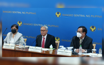 <p><strong>STEADY</strong>. Bangko Sentral ng Pilipinas (BSP) Monetary Policy Sub-Sector Senior Assistant Governor Iluminada Sicat (from left to right), BSP Governor Felipe Medalla, and BSP Deputy Governor Francisco Dakila Jr. BSP’s policy-making Monetary Board maintained anew the central bank's key policy rates on Thursday (June 22, 2023) on expectations for the sustained deceleration of inflation rate. <em>(Photo by Joann S. Villanueva)</em></p>