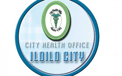 <p><strong>INTRODUCED TO THE PUBLIC</strong>. The Iloilo city government through the City Health Office receives 268 vials of the Covid-19 bivalent vaccines from the Department of Health. Iloilo City Health Officer Annabelle Tang said in an interview on Monday (June 26, 2023) that 100 vials were given to hospitals operating in the city and the remaining vials were for health personnel and senior citizens. <em>(PNA photo from City Health Office)</em></p>