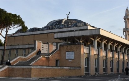 Alarm in Italy over law to shutter Muslim prayer spaces
