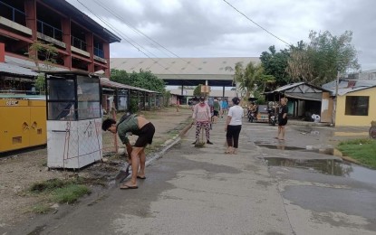 <p><strong>TUPAD WORKERS</strong>. Marginalized workers in Laoag City help in a community cleanup in this undated photo. Each beneficiary will receive PHP6,000 after rendering community service for 15 days. <em>(Contributed)</em></p>