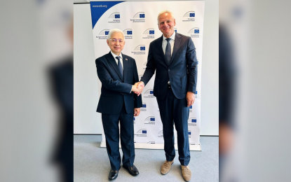 <p><strong>POSSIBLE COLLABORATION</strong>. Trade Secretary Alfredo Pascual (left) met with EIB Vice President Kris Peeters in Brussels, Belgium on June 26, 2023. They discussed the potential collaboration in the Philippines, especially for the EIB to finance green transition projects in the Philippines. <em>(Courtesy of the Department of Trade and Industry)</em></p>