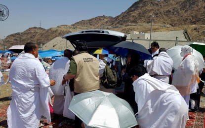 <p><strong>HAJJ PILGRIMS.</strong> A team from the Philippine Embassy in Riyadh assists distressed Filipino Hajj pilgrims in Saudi Arabia on June 28, 2023. Some of the pilgrims were endorsed for medical care and had been discharged.<em> (Photo courtesy of the Philippine Embassy in Riyadh)</em></p>