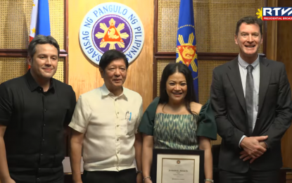 <p><strong>PRESIDENTIAL CITATION.</strong> President Ferdinand R. Marcos Jr. on Thursday (June 29, 2023) meets with May Richell Cestina-Parsons, the Filipino-British nurse who administered the world’s first coronavirus disease 2019 vaccine outside of clinical trials, at the Study Room of Malacañan Palace in Manila. During the meeting, Marcos bestowed a Presidential Citation to Cestina-Parsons<em>. (Screenshot from Radio Television Malacañang)</em></p>