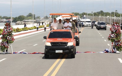 <p><strong>BYPASS ROAD.</strong> President Ferdinand R. Marcos Jr. leads the inauguration of the Davao City Coastal Bypass Road Project (Segment A) in Davao City last July 1. Around 76 high-impact infrastructure flagship projects amounting to PHP2.4 billion will be pursued in Mindanao to boost economic development in the region. <em>(PNA photo by Alfred Frias)</em></p>