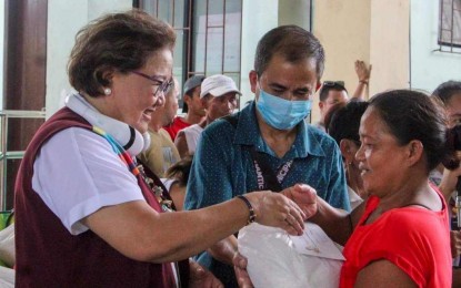 <p><strong>FINANCIAL AID.</strong> Antique Governor Rhodora Cadiao (left), assisted by Hamtic Municipal Agriculture Office Isidro Ramos (center), hands financial aid and rice to a hog grower whose livelihood is affected by the African swine fever during a distribution activity on Friday (June 30, 2023). The provincial government allocated PHP2 million in financial aid to swine raisers in Hamtic. (<em>Photo courtesy of Antique-PIO</em>)</p>