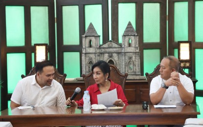 <p><strong>VIOLATIONS.</strong> Cebu Governor Gwendolyn Garcia (center) with Land Transportation Office-Region 7 OIC Regional Director Glen Galario (left) and Land Transportation Franchising and Regulatory Board-7 Regional Director Eduardo Montealto Jr. during a meeting with 13 bus operators who violated the "no street pick-up policy", at the Cebu South Bus Terminal on Monday (July 3, 2023). The bus operators are facing penalties for picking up passengers outside the terminal. <em>(Photo courtesy of Cebu Capitol PIO)</em></p>