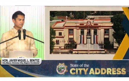 <p><strong>SUGAR MUSEUM</strong>. Mayor Javier Miguel Benitez of Victorias City, Negros Occidental delivers his State of the City Address at the city’s coliseum on Monday afternoon (July 3, 2023). He announced the city government will enter into a usufruct agreement with the National Museum of the Philippines to establish a regional sugar museum. <em>(Screenshot from Victorias City Information Office Facebook Live)</em></p>