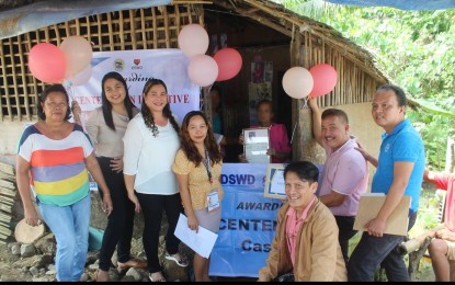 <p><strong>CASH GIFT</strong>. A centenarian in Babatngon, Leyte receives a PHP100,000 incentive from the national government in a turnover ceremony witnessed by the Department of Social Welfare and Development (DSWD) and local government officials in this March 2, 2023 photo. At least 36 centenarians in Eastern Visayas have received PHP100,000 cash gift each from the DSWD during the first six months of the year. <em>(Photo courtesy of DSWD)</em></p>