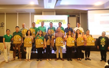 <p><strong>GOLD BAGWIS SEALS</strong>. Some of the representatives of the 35 establishments in Cebu hold their Gold Bagwis Seals from the Department of Trade and Industry (DTI) - Cebu on July 4, 2023. DTI-Cebu Director Rose Mae Quiñanola said the establishments were recognized for their consistency in complying with consumer laws and adopting best practices in running their business. <em>(Photo courtesy of DTI-Cebu)</em></p>