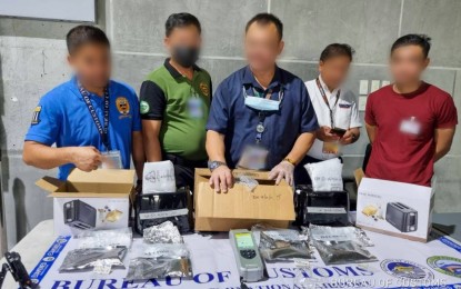 <p><strong>SEIZED.</strong> Personnel of the Bureau of Customs-Port of Clark and Philippine Drug Enforcement Agency uncover a shipment containing over PHP4 million worth of shabu concealed in two bread toasters on Tuesday (June 27, 2023). The BOC-Port of Clark said the shipment came from Arizona, United States. <em>(Photo courtesy of Bureau of Customs)</em></p>