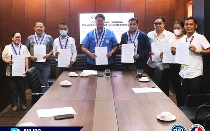 <p><strong>PARTNERSHIP FOR RESILIENCE.</strong> Surigao City Mayor Paul Yves Dumlao (center) leads the signing of a Memorandum of Understanding (MOU) between the city government and the local government units (LGUs) of Sison and San Francisco of Surigao del Norte province on Wednesday (July 5, 2023). The MOU aims to boost disaster resilience and foster effective coordination among the LGUs during calamities.<em> (Photo courtesy of Surigao CIO)</em></p>