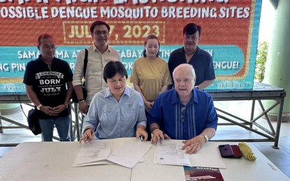 <p><strong>SPORTS TOURISM</strong>. Philippine Canoe Kayak Dragonboat Federation (PCKDF) president Leonora Escollante (left, seated) and Puerto Princesa Mayor Lucilo Bayron (right, seated) sign a pact for the holding of the dragon boat festival in the city in November. Standing as witnesses during the agreement signing at the city hall on Friday (July 7, 2023) are former city councilor Roy Ventura and incumbent councilors Luis Marcaida III, Raine Bayron, and Jonjie Rodriguez. <em>(Photo by Izza Reynoso)</em></p>